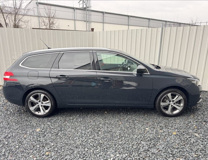 Peugeot 308 Kombi 1,5 l 96 kw