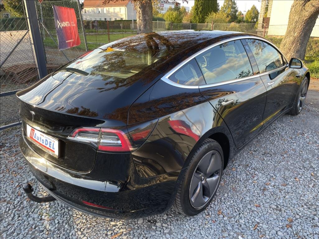 Tesla Model 3 Sedan / Limuzína 0,0 239 kw