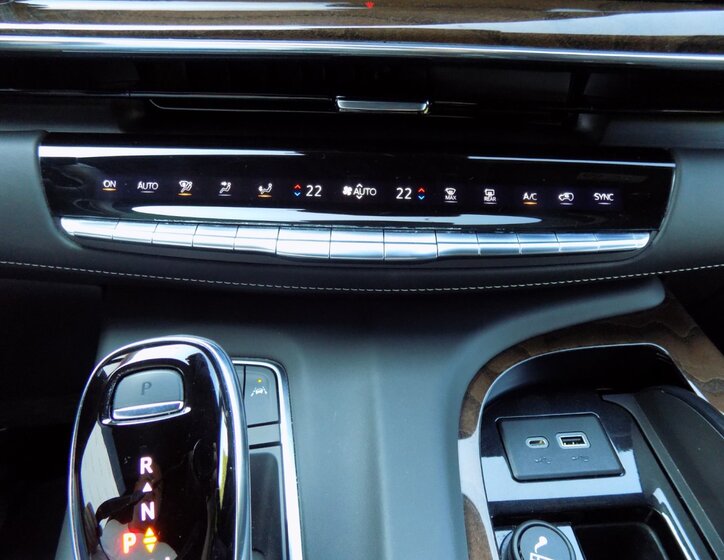 Cadillac Escalade 35