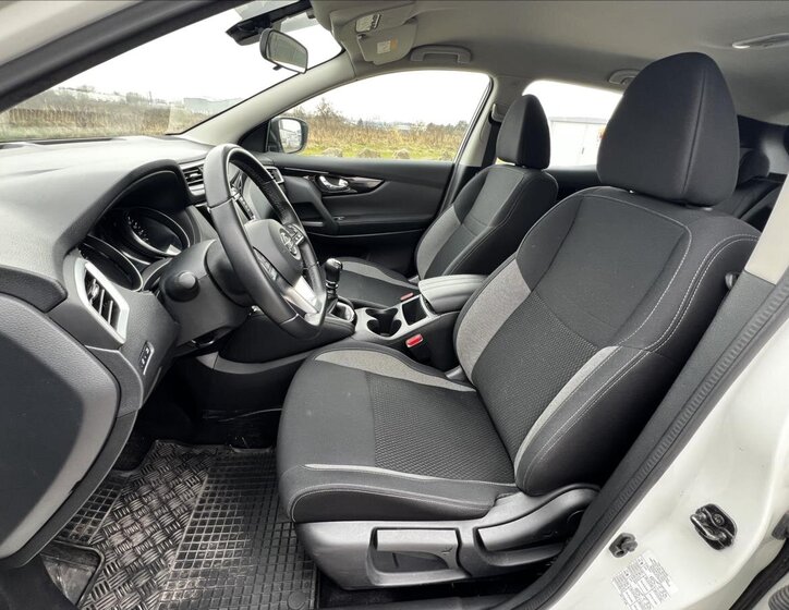 Nissan Qashqai SUV / Terénní 1,3 l 103 kw