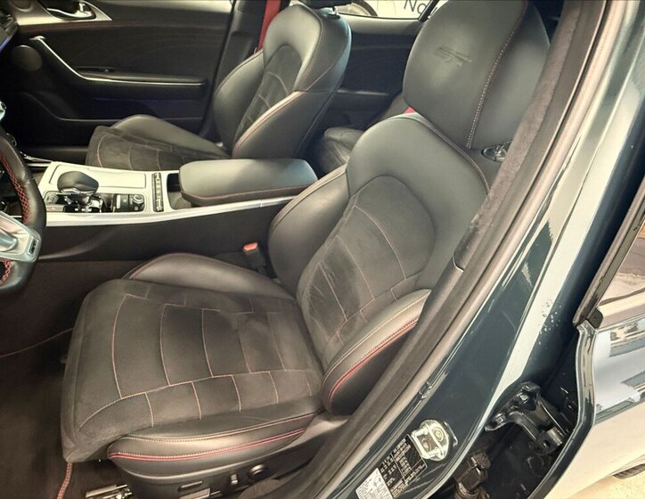 KIA Stinger Liftback 3,3 l 269 kw