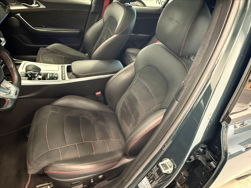 KIA Stinger Liftback 3,3 l 269 kw