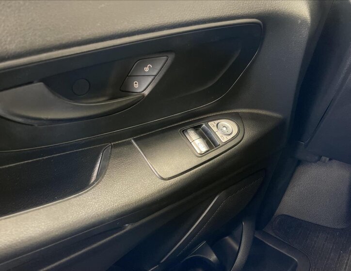 Mercedes-Benz Vito 12