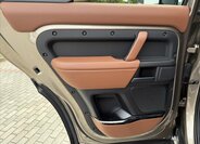 Land Rover Defender SUV 4,4 l 467 kw