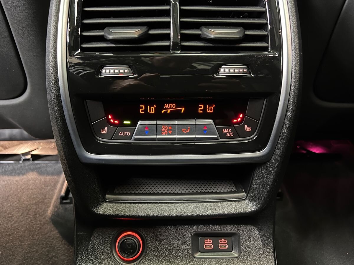 BMW X7 SUV / Terénní 4,4 l 390 kw