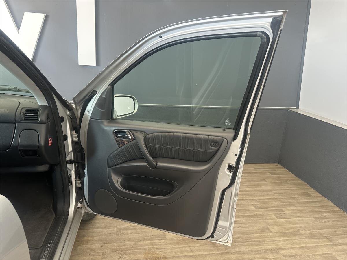 Mercedes-Benz Třídy M SUV / Terénní 2,7 l 120 kw