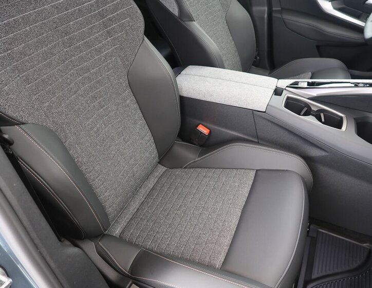 Peugeot 3008 SUV / Terénní 1,2 l 100 kw