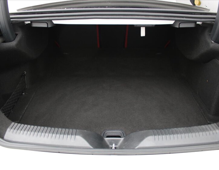 Mercedes-Benz CLS Sedan 3,0 l 270 kw