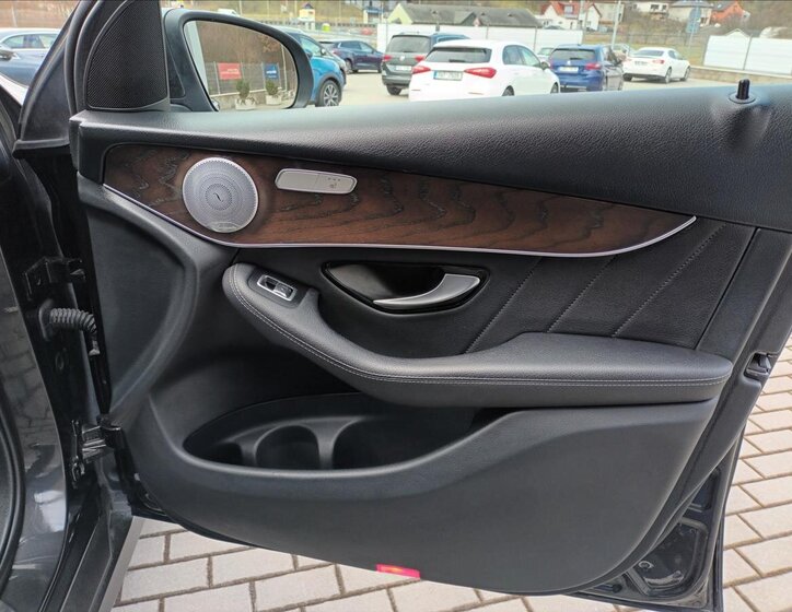 Mercedes-Benz GLC SUV 2,0 l 180 kw