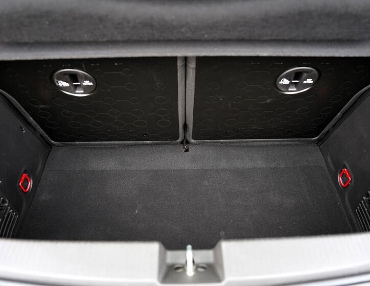 Opel Adam Hatchback 1,4 l 64 kw