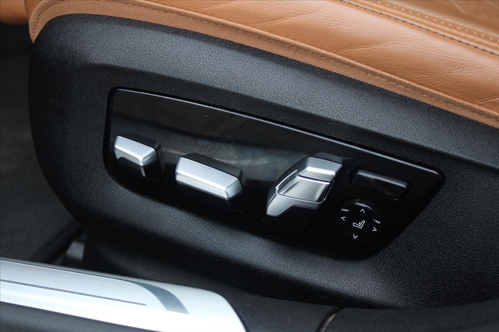 BMW Řada 7 Sedan / Limuzína 3,0 l 195 kw