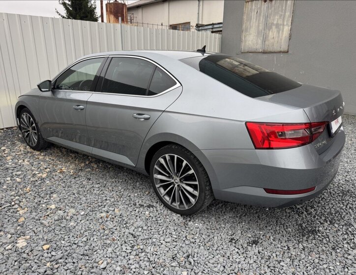 Škoda Superb Sedan / Limuzína 2,0 l 110 kw