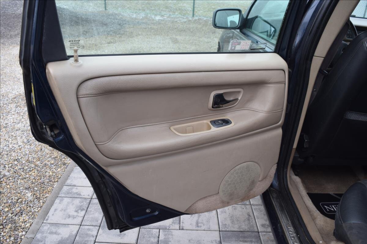 Volvo V70 Kombi 2,5 l 103 kw