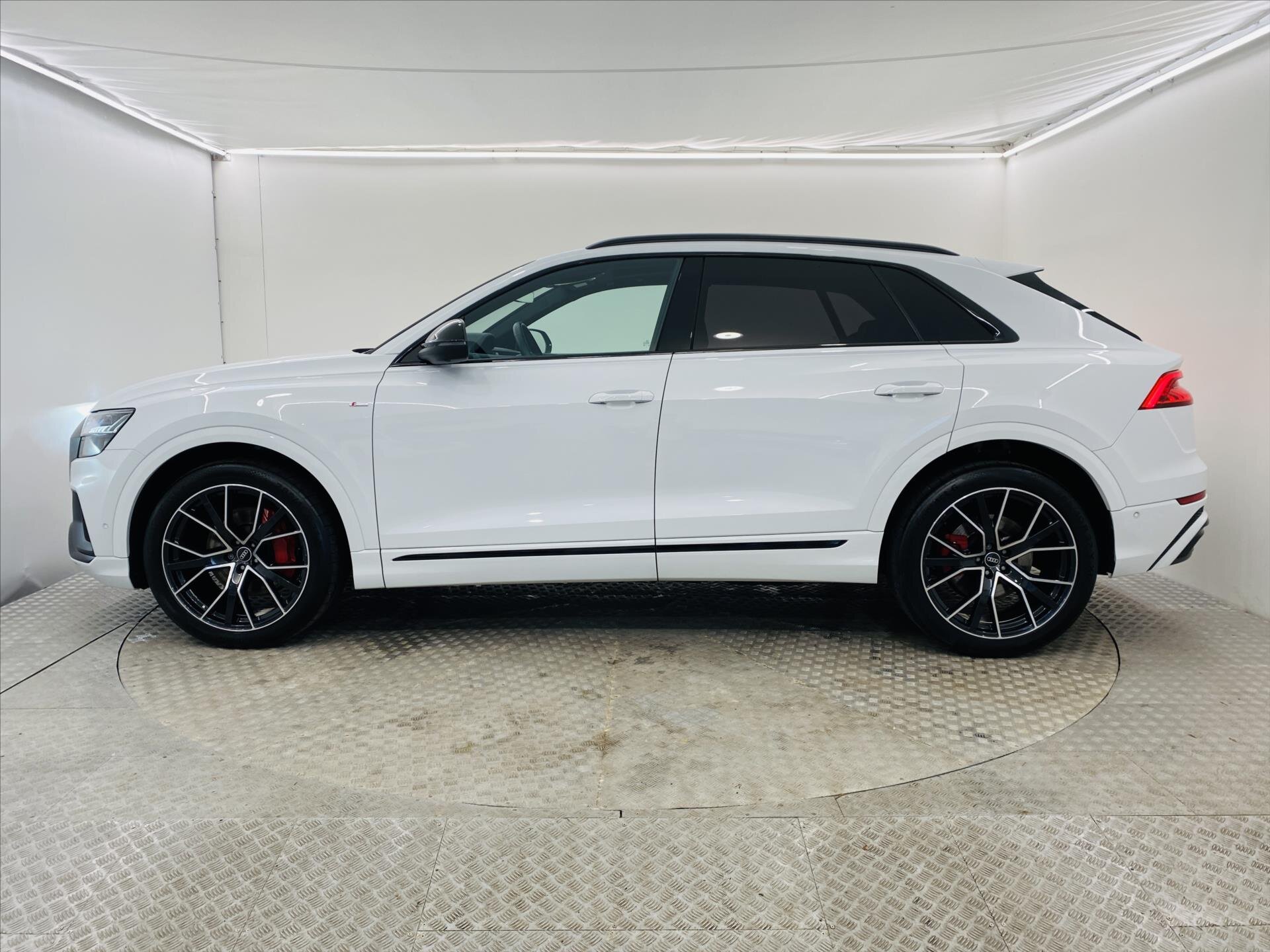 Audi Q8 SUV / Terénní 3,0 l 210 kw