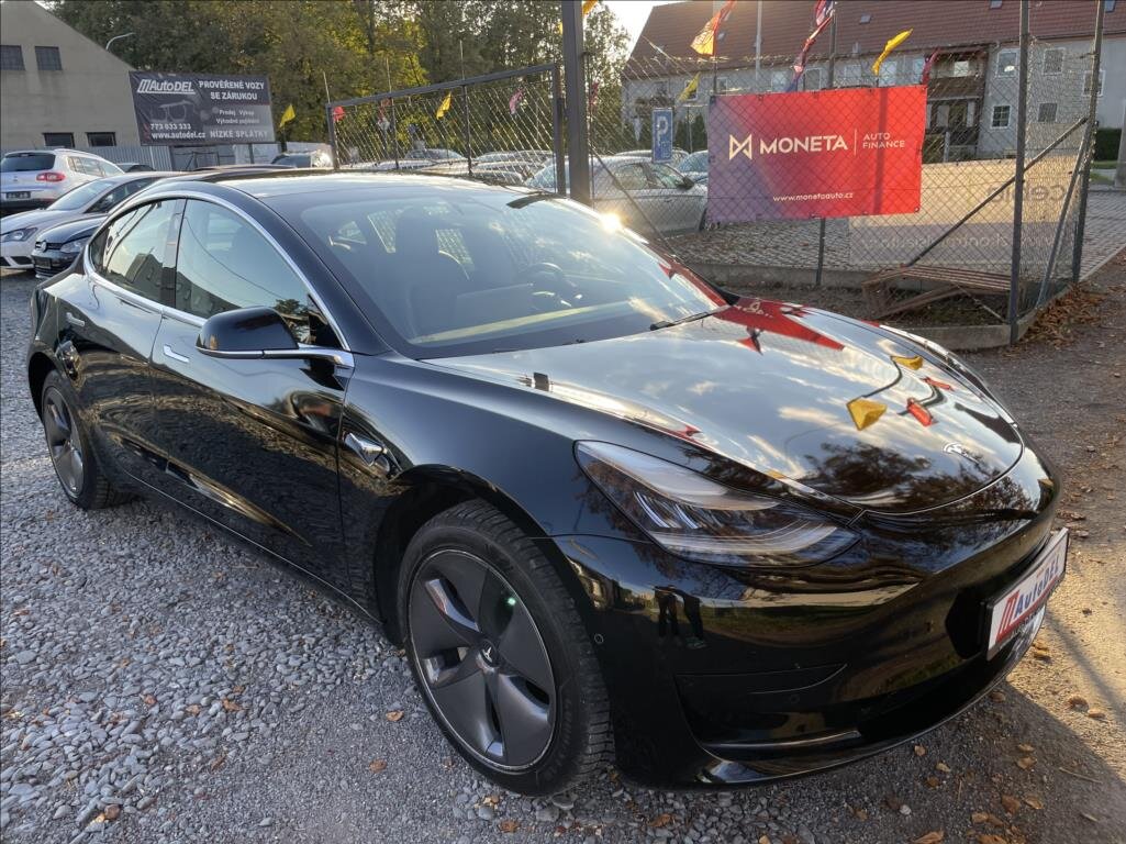 Tesla Model 3 Sedan 0,0 239 kw