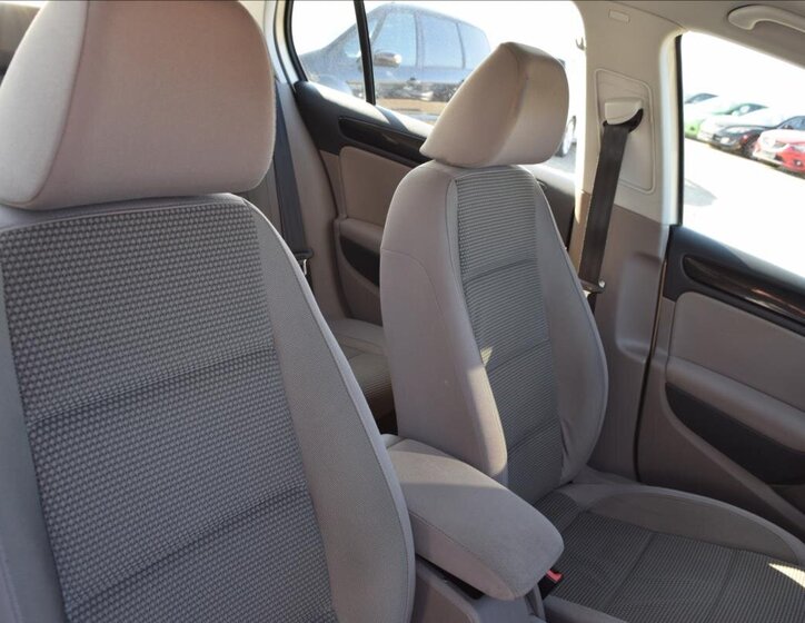 Volkswagen Golf Kombi 1,6 l 66 kw