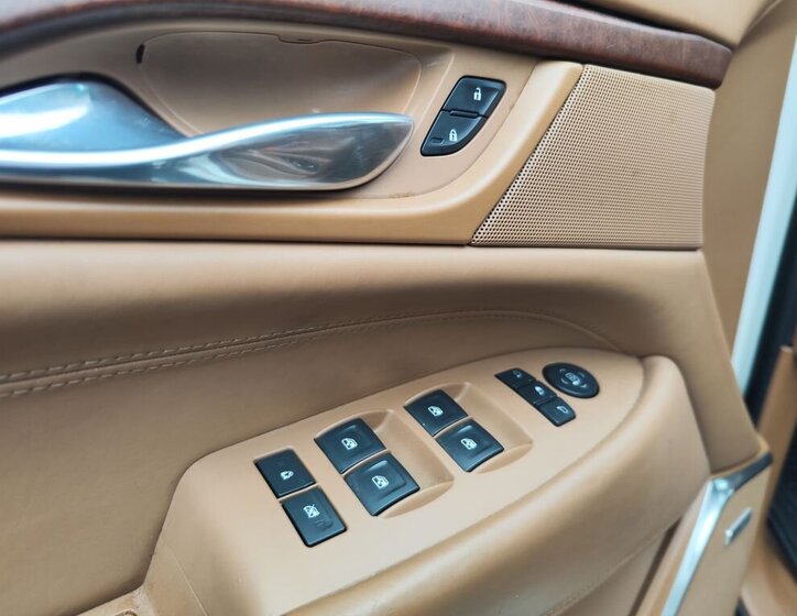 Cadillac Escalade 34