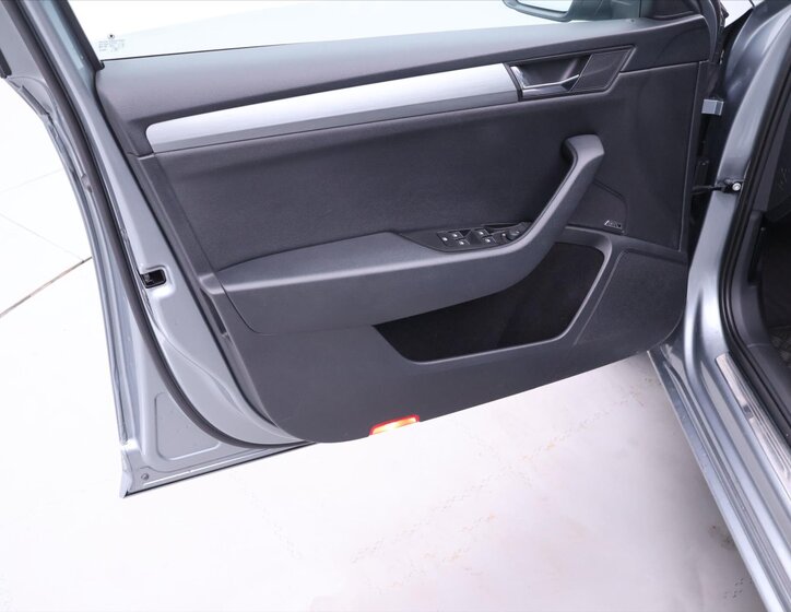 Škoda Superb Liftback 2,0 l 140 kw