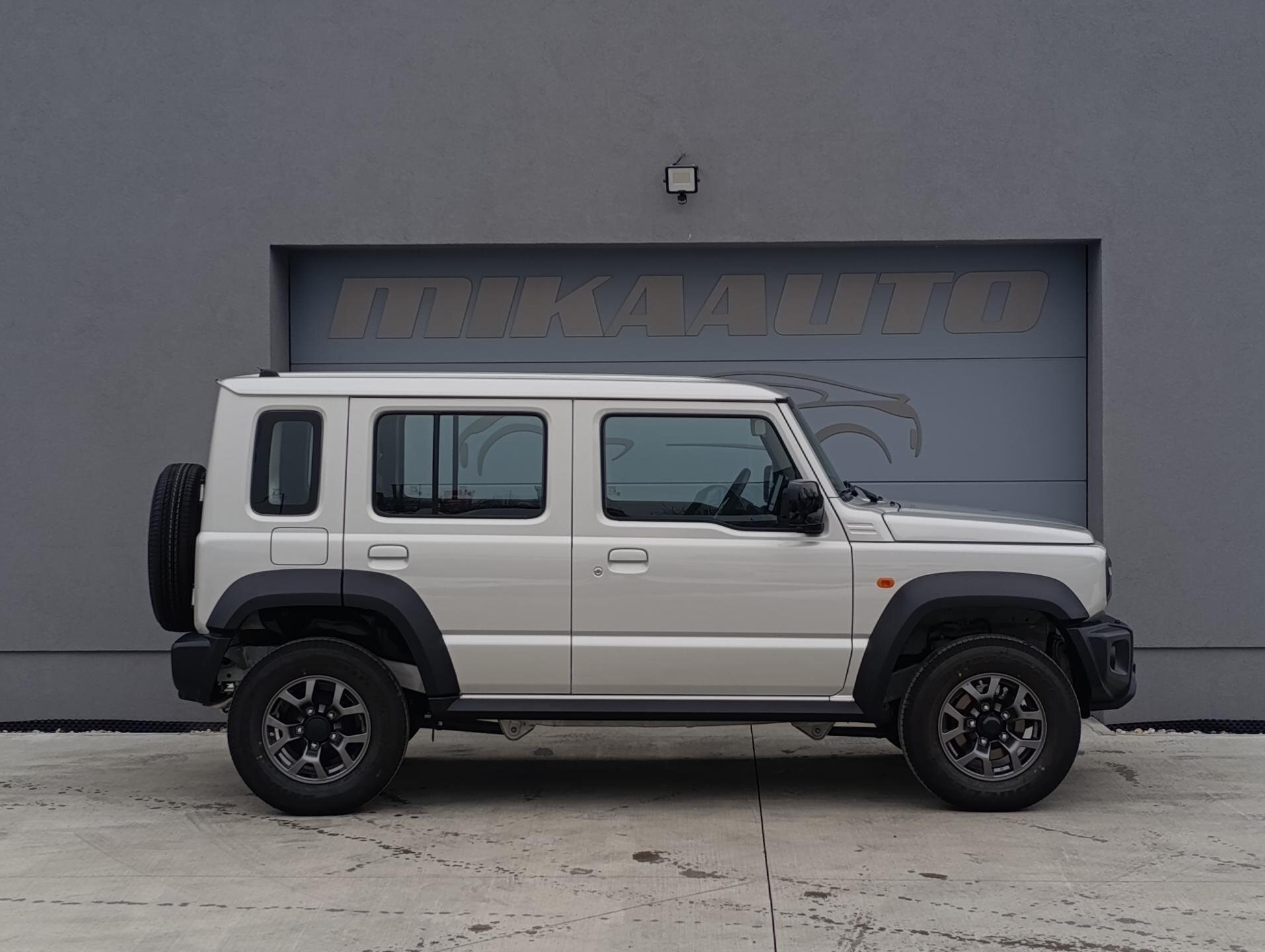 Suzuki Jimny SUV 1,5 l 75 kw