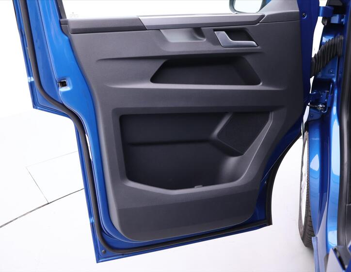 Volkswagen Multivan 11