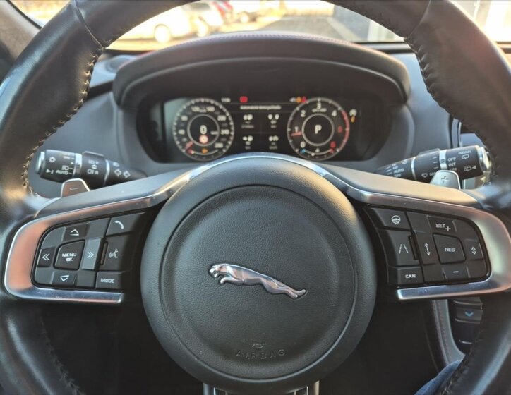 Jaguar F-Pace SUV 3,0 l 221 kw