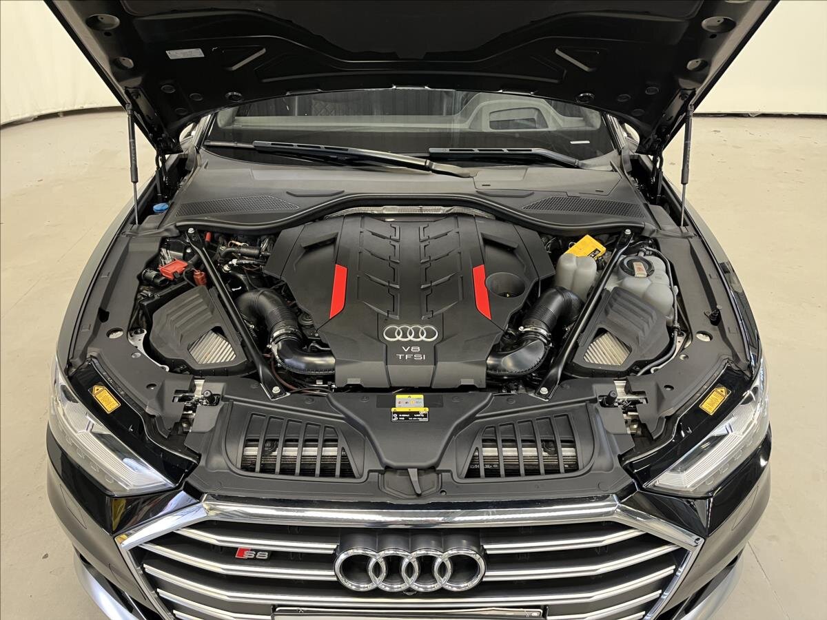 Audi S8 Sedan 4,0 l 420 kw