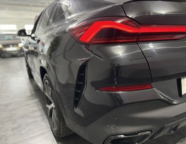 BMW X6 Sedan / Limuzína 3,0 l 250 kw