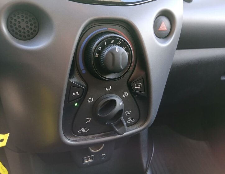 Toyota Aygo Hatchback 998,0 53 kw