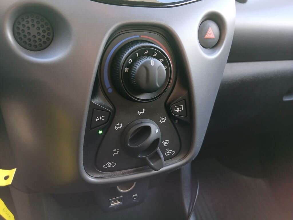 Toyota Aygo Hatchback 998,0 53 kw