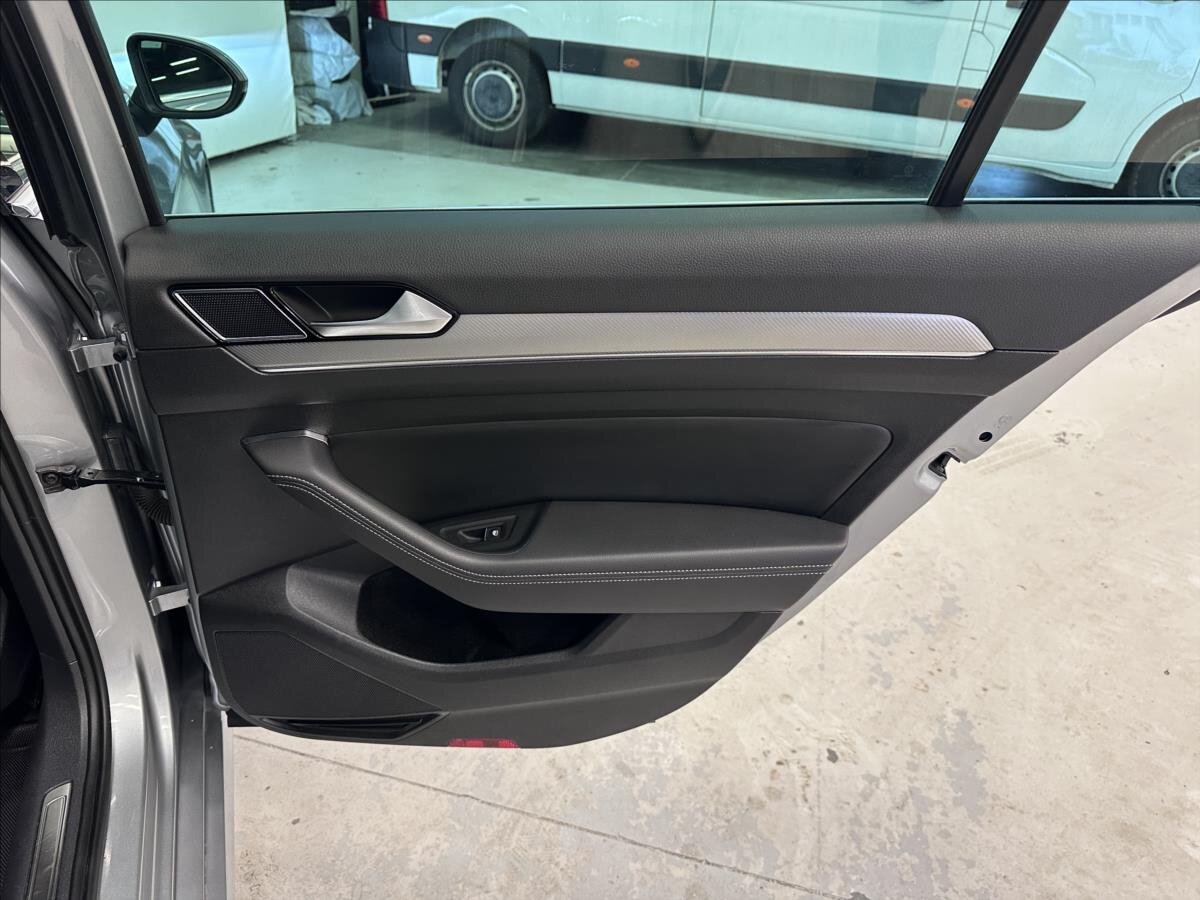 Volkswagen Passat Sedan / Limuzína 2,0 l 162 kw