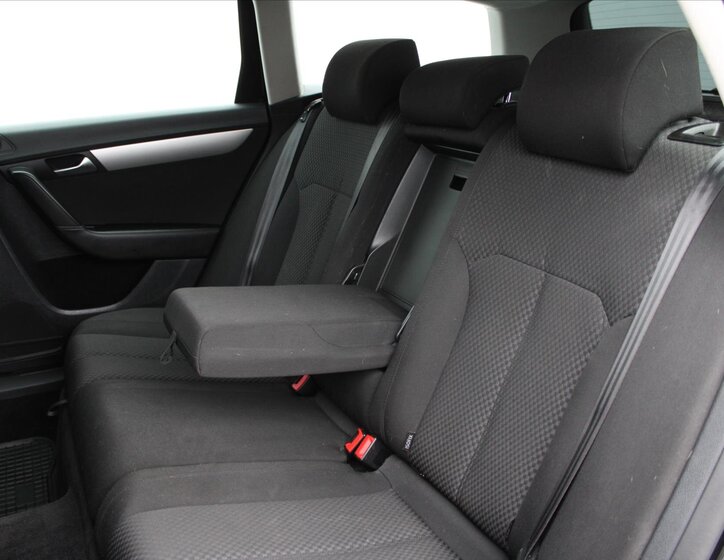 Volkswagen Passat Kombi 1,6 l 77 kw