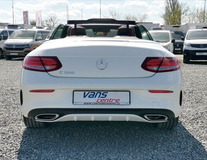 Mercedes-Benz Třídy C Kabriolet 2,0 l 180 kw