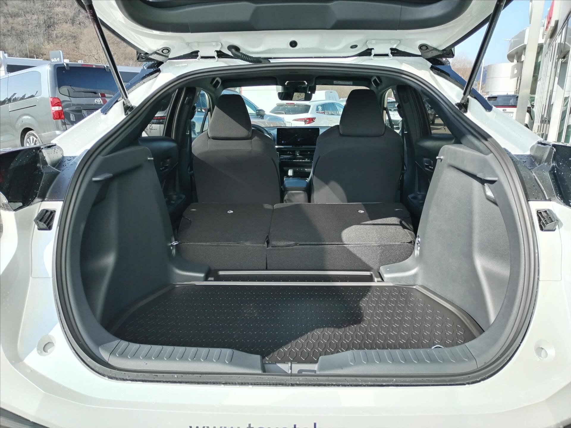 Toyota C-HR CUV / Crossover 0,0 103 kw