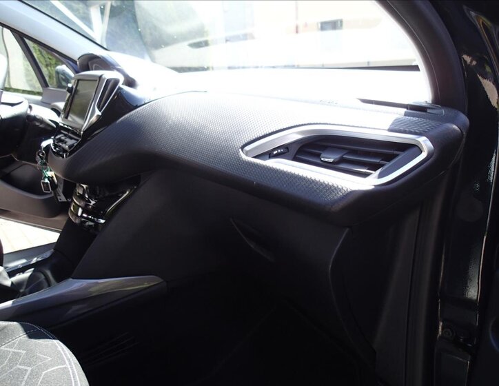 Peugeot 2008 Kombi 1,2 l 61 kw