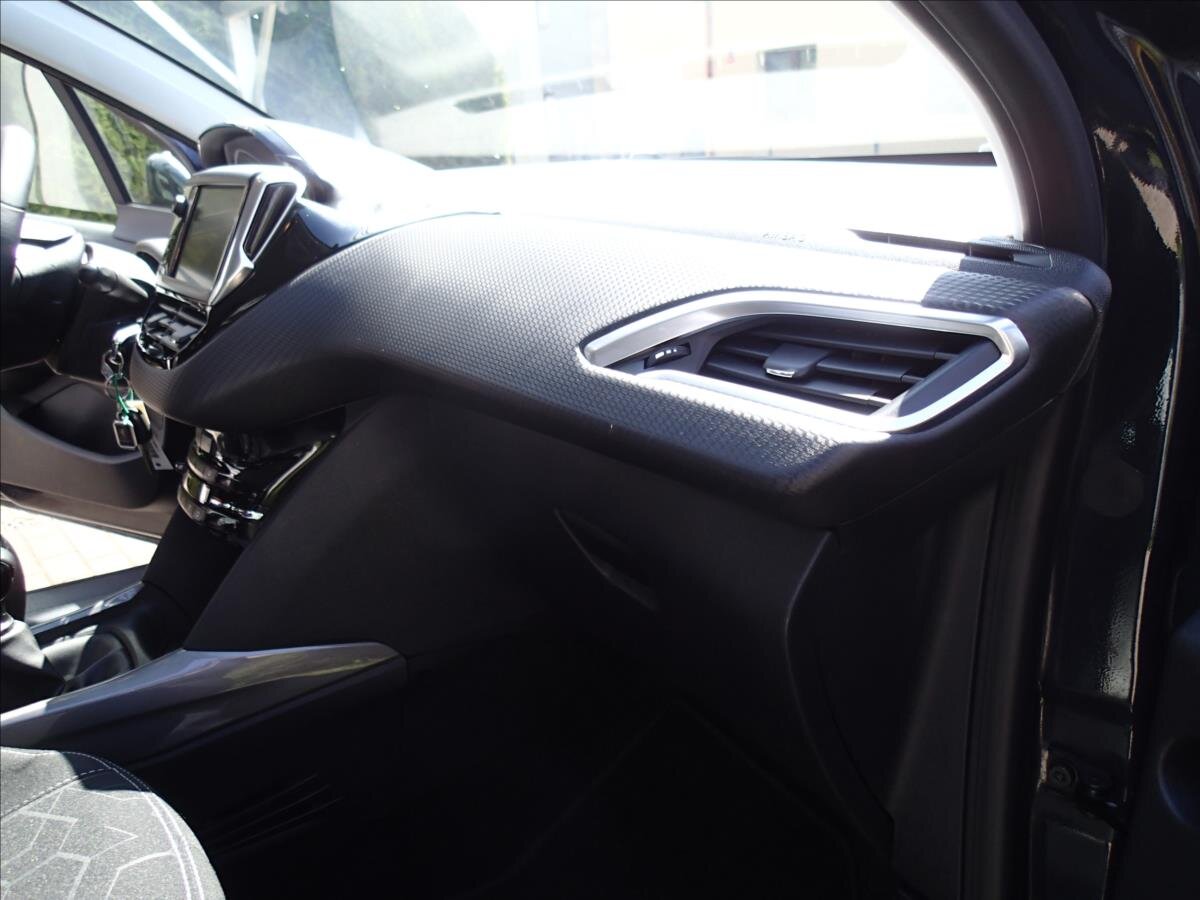 Peugeot 2008 Kombi 1,2 l 61 kw