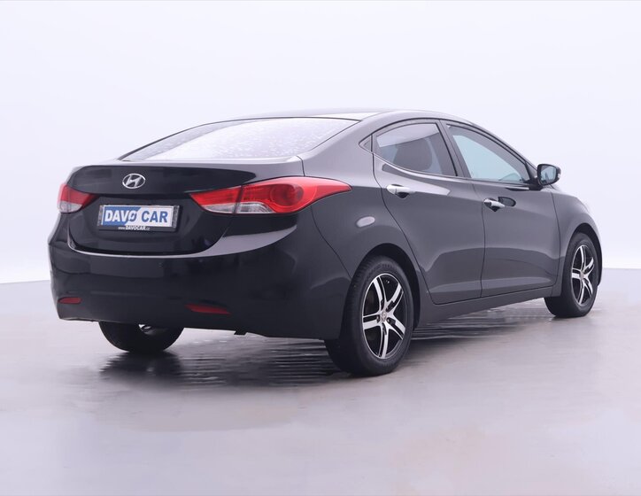 Hyundai Elantra Sedan 1,6 l 97 kw
