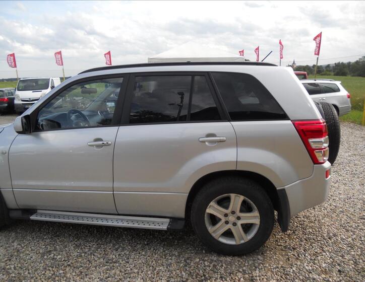Suzuki Grand Vitara 9