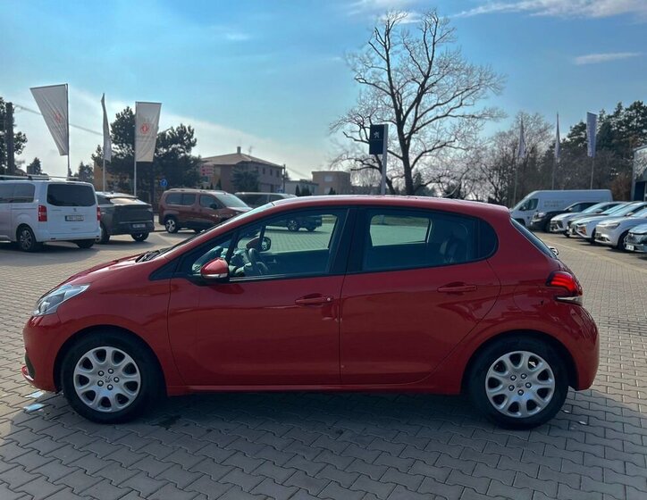 Peugeot 208 Hatchback 1,2 l 61 kw