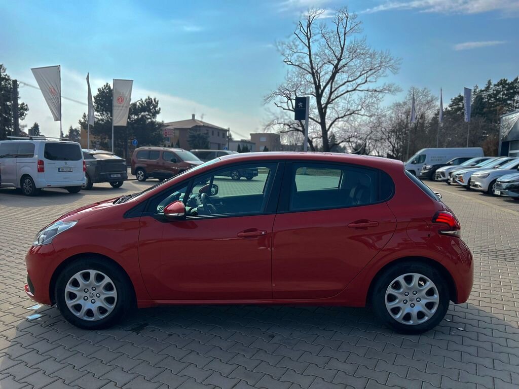 Peugeot 208 Hatchback 1,2 l 61 kw