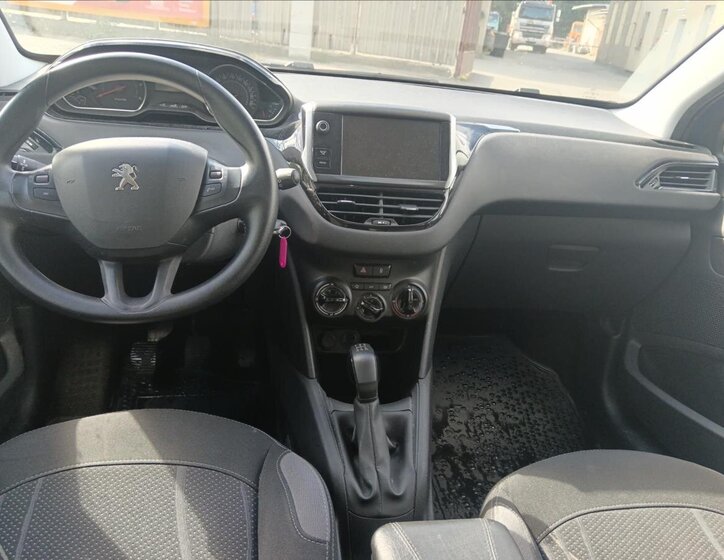 Peugeot 208 Hatchback 1,6 l 68 kw