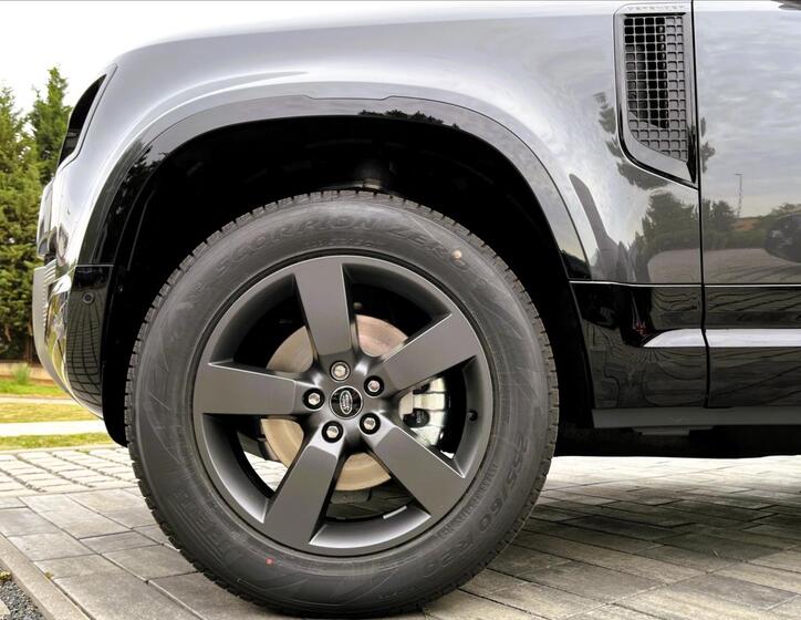 Land Rover Defender 3