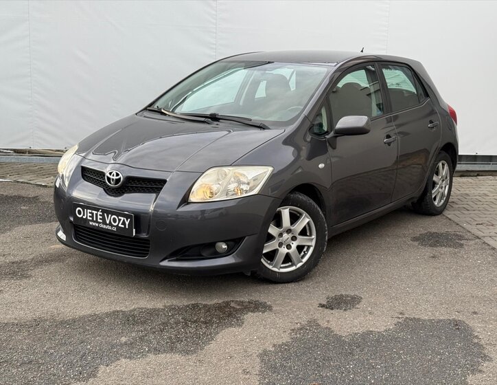 Toyota Auris 1