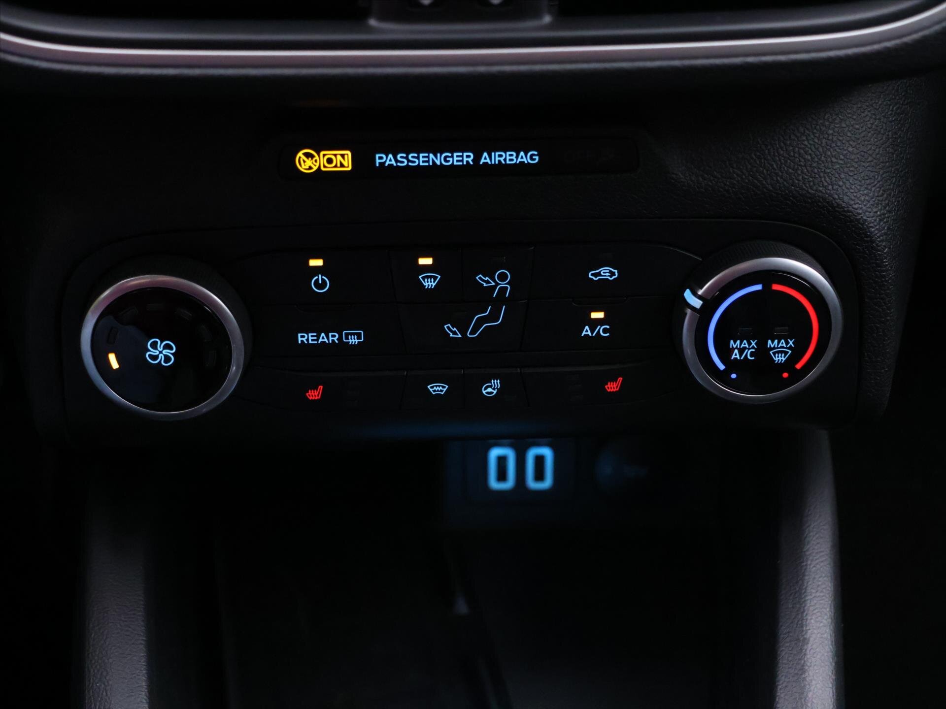 Ford Focus Kombi 999,0 92 kw