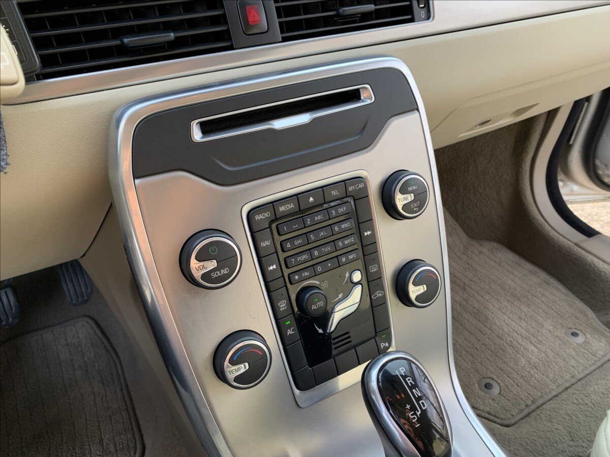 Volvo V70 Kombi 2,4 l 158 kw