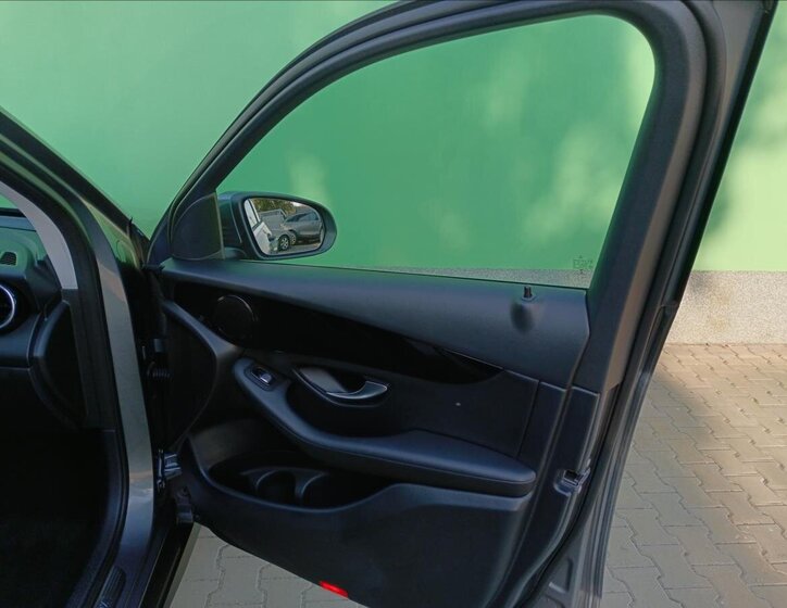 Mercedes-Benz GLC SUV 2,0 l 225 kw