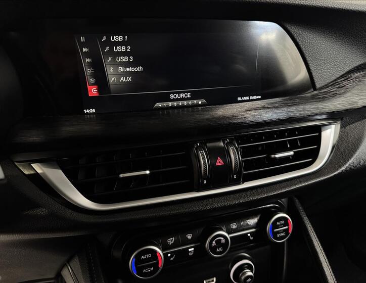 Alfa Romeo Stelvio 21