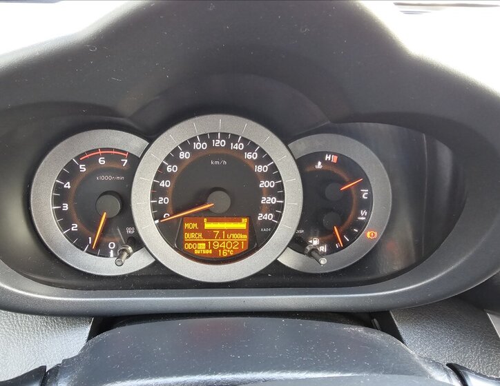 Toyota RAV4 Kombi 2,2 l 100 kw