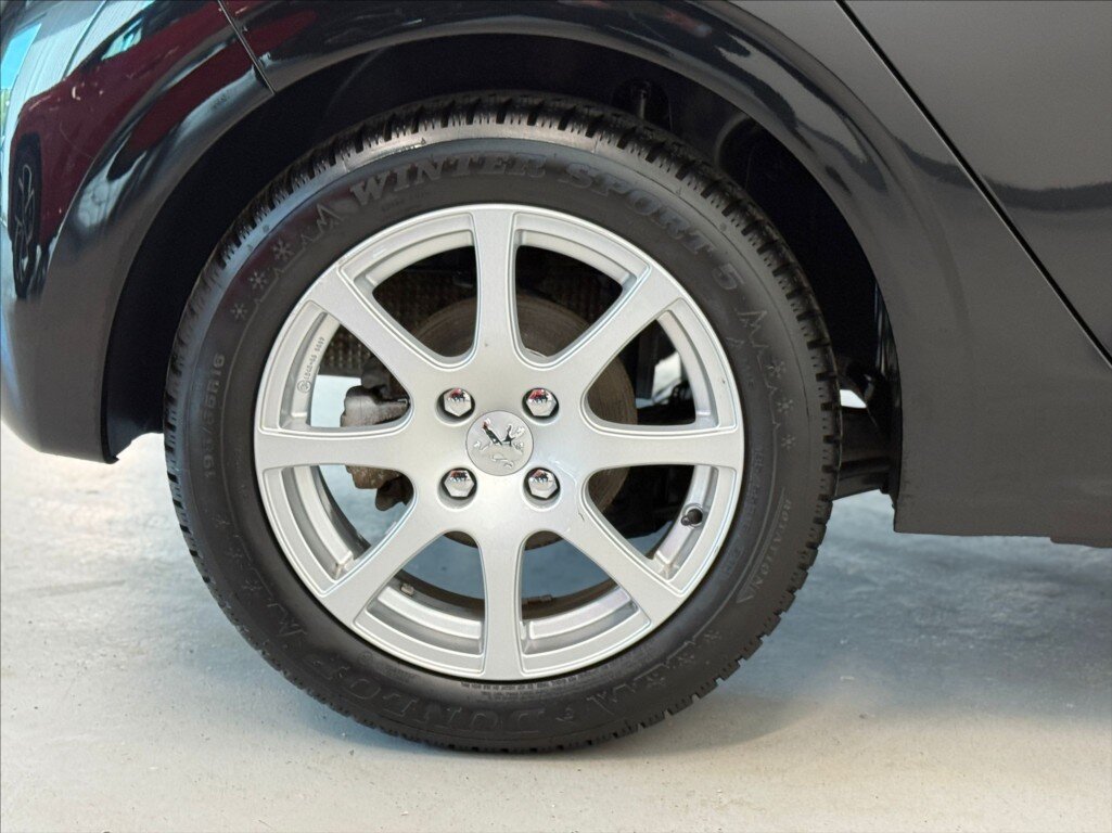 Peugeot 208 Hatchback 1,2 l 81 kw