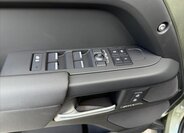 Land Rover Defender 13