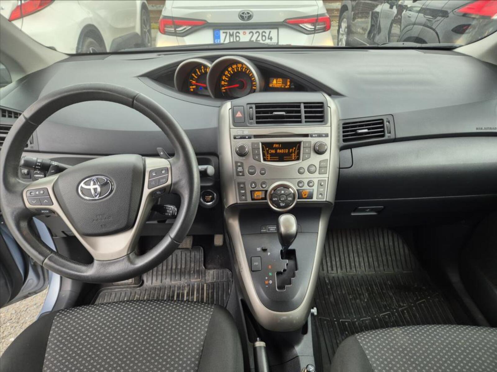 Toyota Verso 8